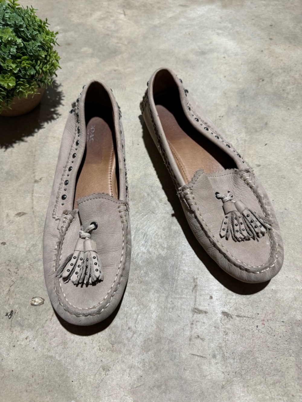 Coach Nordolk‎ Beige Leather Loafers Sgoes Women Size 7.5 Tassel Studded Travel